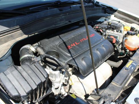 Used 2017 Jeep Renegade Limited FWD image 31