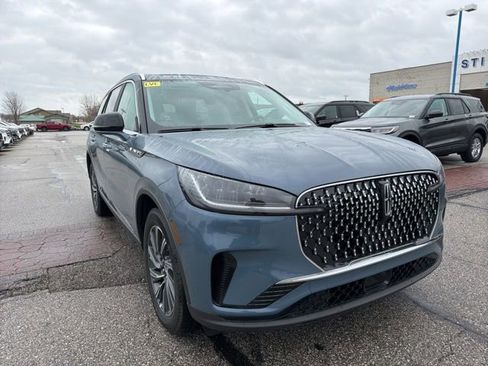 New 2026 Lincoln Aviator AWD image 3