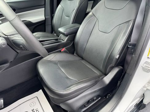Used 2023 Jeep Compass Limited w/ Sun and Sound Group AWD/4WD image 5