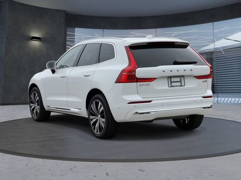 Used 2023 Volvo XC60 B5 Plus w/ Climate Package AWD/4WD image 3