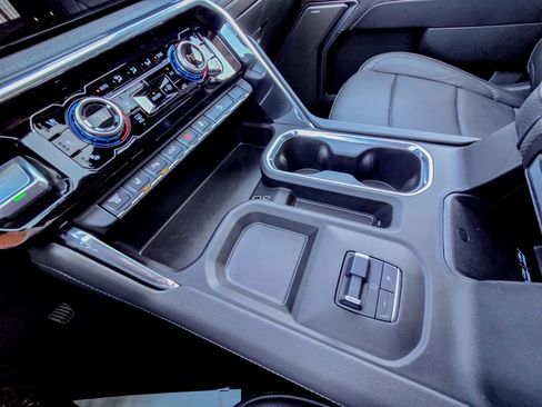 Used 2025 GMC Sierra 3500 Denali w/ Denali Reserve Package image 38