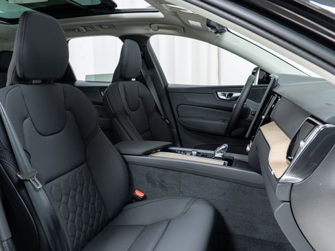 New 2026 Volvo XC60 B5 Core w/ Climate Package image 22