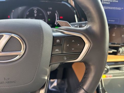 Used 2025 Lexus NX 350h AWD w/ Premium Package image 19