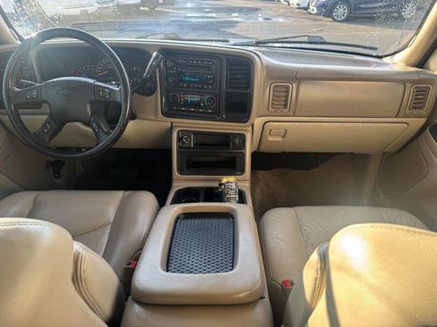 Used 2005 Chevrolet Suburban Z71 w/ Preferred Equipment Group image 6