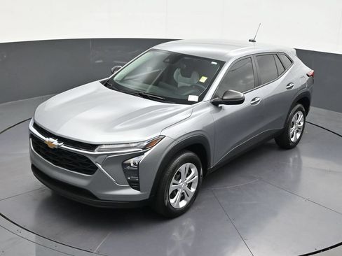 Used 2024 Chevrolet Trax LS FWD image 16