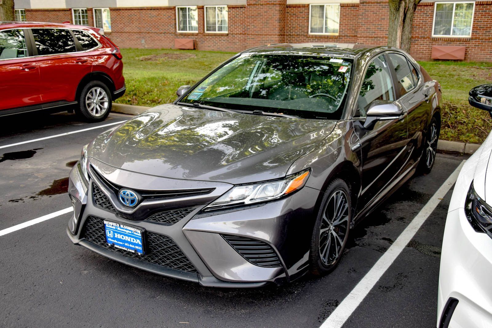 Used 2019 Toyota Camry SE w/ Audio Package FWD image 1