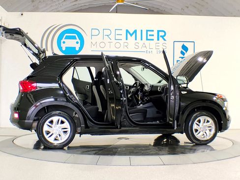 Used 2021 Hyundai Venue SE image 8