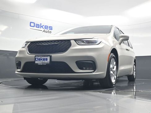 Used 2021 Chrysler Pacifica Limited w/ S Appearance Package AWD/4WD image 40