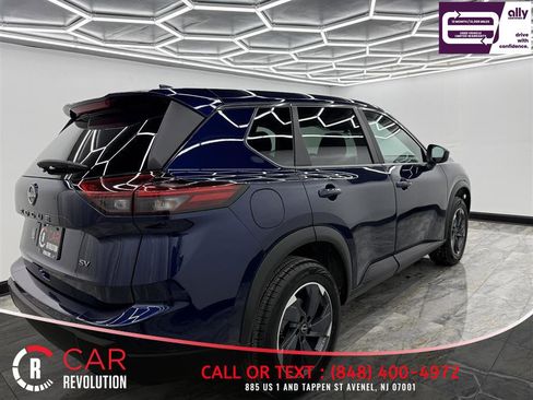Used 2024 Nissan Rogue SV image 9