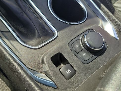 Used 2023 Chevrolet Traverse LT FWD image 28