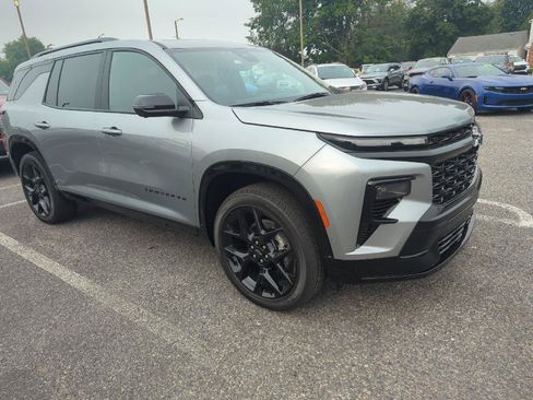 Used 2025 Chevrolet Traverse RS AWD/4WD image 9