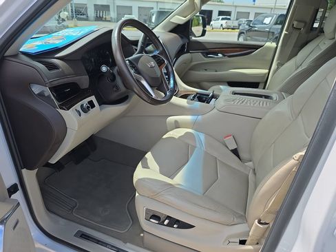 Used 2017 Cadillac Escalade 2WD image 10