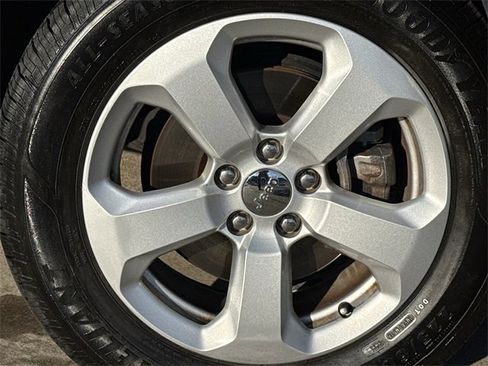 Used 2018 Jeep Compass Latitude w/ Popular Equipment Group image 9