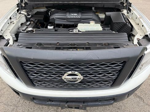 Used 2018 Nissan Titan S w/ GAWR Package AWD/4WD image 32