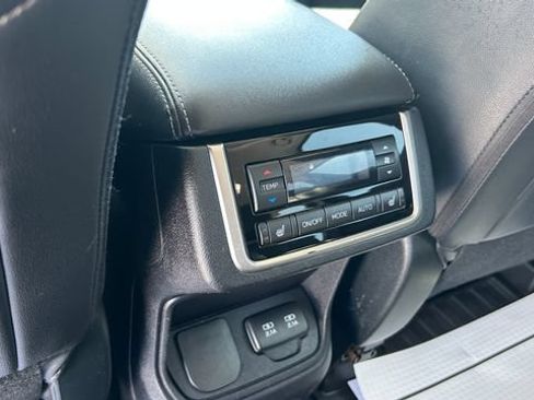 Used 2021 Subaru Ascent Limited w/ Technology Package AWD/4WD image 34