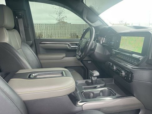 Used 2022 Chevrolet Silverado 1500 ZR2 w/ Technology Package image 32