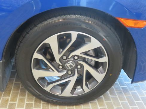 Used 2018 Honda Civic EX image 10