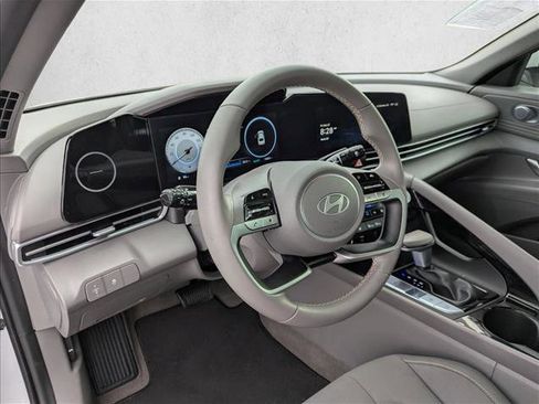 Used 2024 Hyundai Elantra SEL w/ Convenience Package FWD image 12