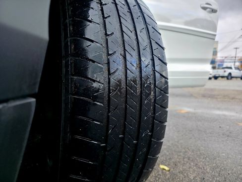 Used 2017 Toyota Highlander Limited image 12