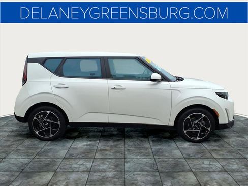 Used 2023 Kia Soul EX image 2