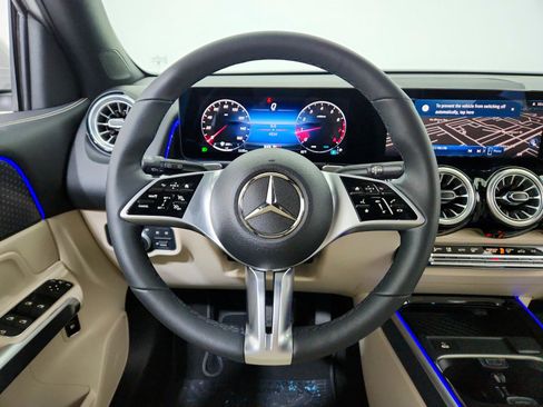 Certified 2025 Mercedes-Benz GLB 250 4MATIC w/ Exclusive Package image 16