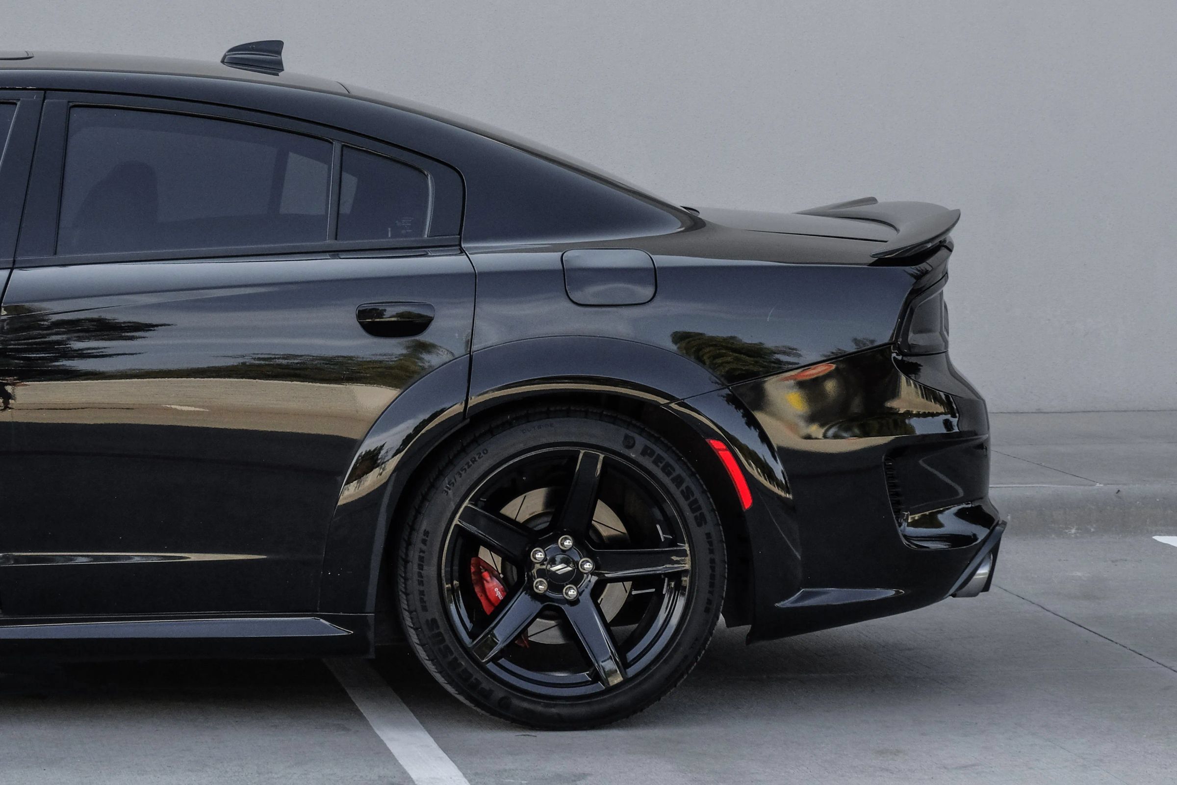Used 2016 Dodge Charger R/T Scat Pack w/ Technology Group RWD image 10