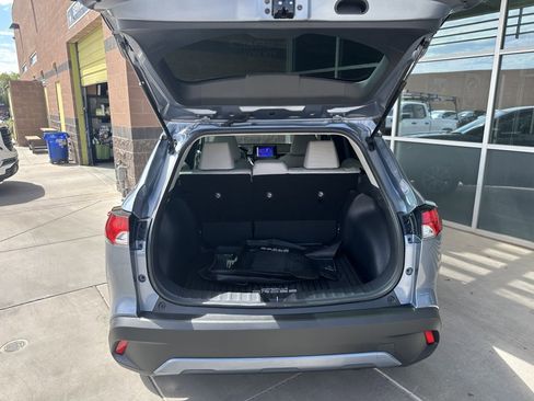 Used 2023 Toyota Corolla Cross L image 32