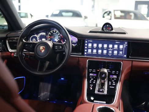 Used 2022 Porsche Panamera 4 AWD/4WD image 35