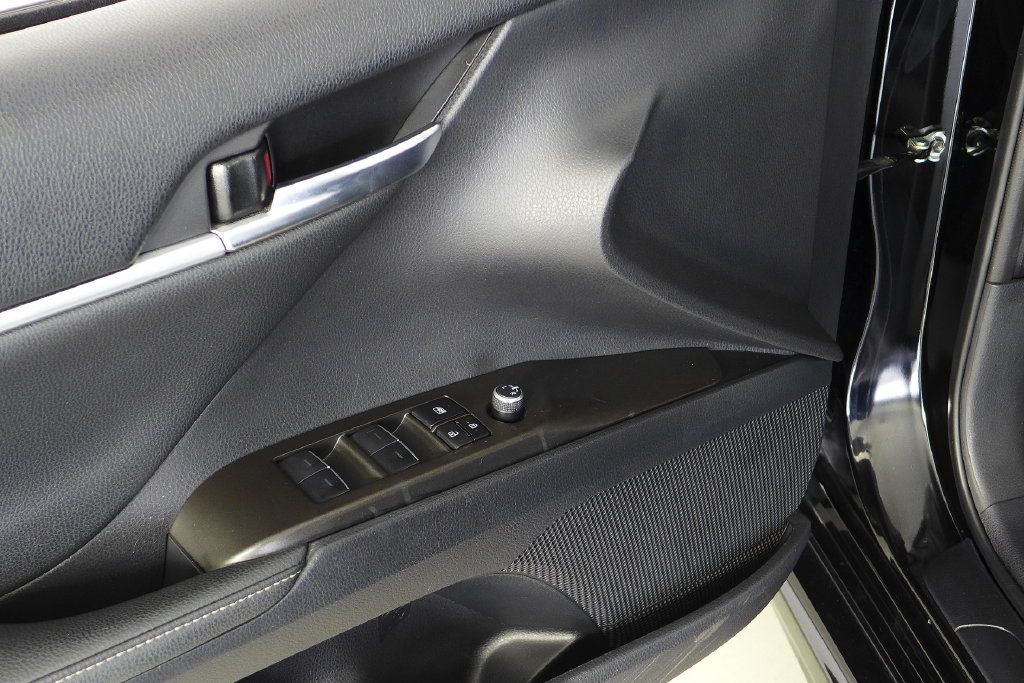 Used 2023 Toyota Camry XSE FWD image 12