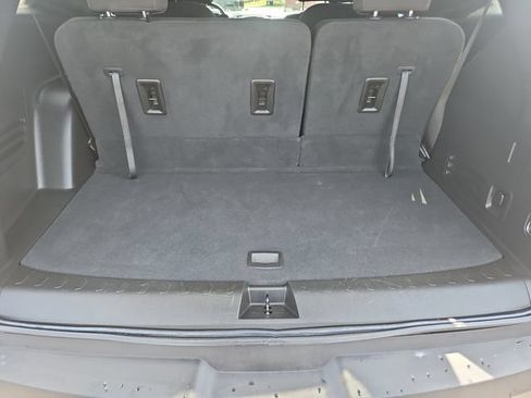 Used 2023 Chevrolet Traverse LT FWD image 23