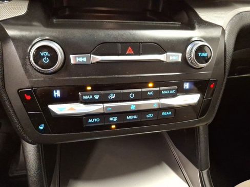 Used 2020 Ford Explorer XLT w/ Comfort Package image 24