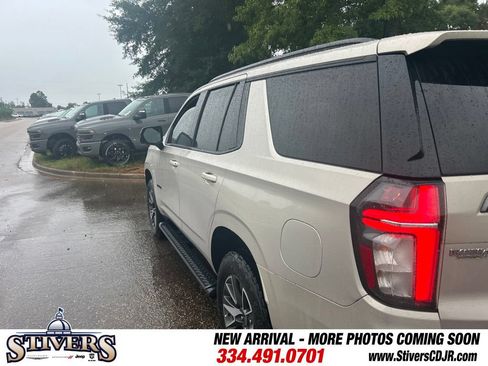 Used 2022 Chevrolet Tahoe Z71 w/ Luxury Package AWD/4WD image 7