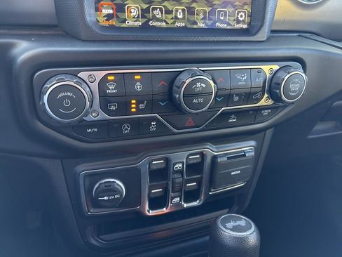Certified 2022 Jeep Wrangler Unlimited Willys image 15