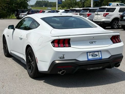 Used 2025 Ford Mustang GT RWD image 3