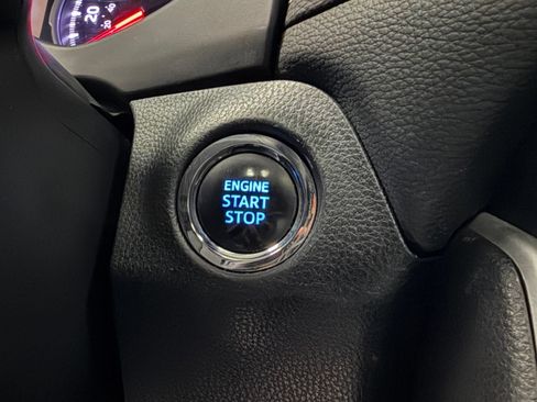 Used 2022 Toyota RAV4 XLE Premium AWD/4WD image 33