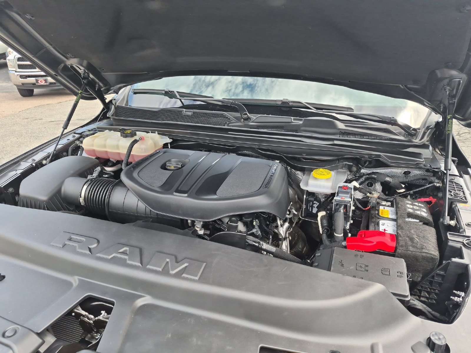 Used 2025 RAM 1500 Warlock AWD/4WD image 31