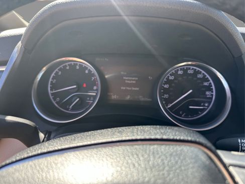 Used 2018 Toyota Camry XLE FWD image 31