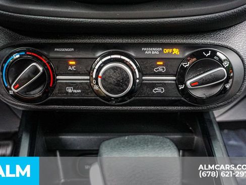 Used 2025 Kia Soul LX w/ LX Technology Package FWD image 40