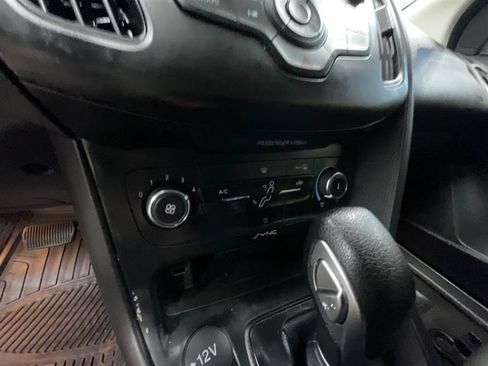 Used 2018 Ford Focus SE FWD image 17