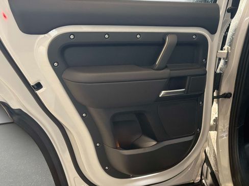 New 2026 Land Rover Defender 110 X-Dynamic SE AWD/4WD image 12