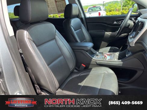 Used 2023 GMC Acadia SLT FWD image 25