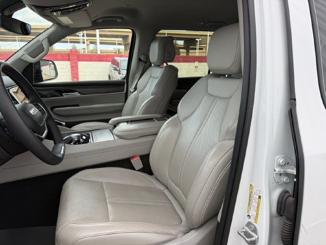 Used 2024 Jeep Wagoneer L Series II w/ Flexible Seating Group RWD image 25