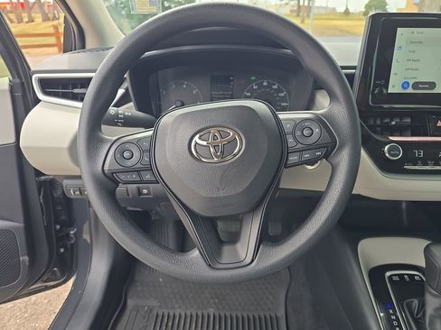 Used 2025 Toyota Corolla LE image 16