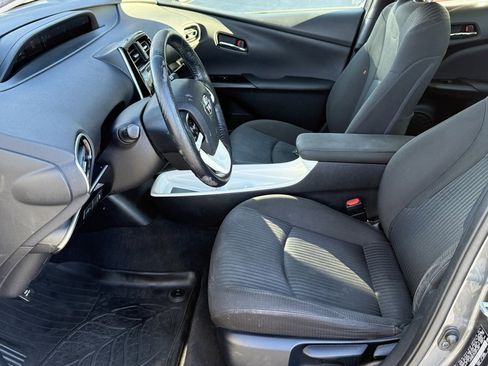 Used 2016 Toyota Prius Three image 17