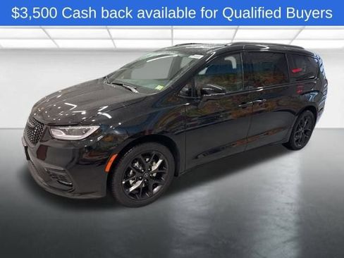 New 2026 Chrysler Pacifica Select w/ S Appearance Package image 2