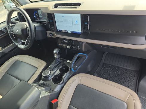 Used 2023 Ford Bronco Wildtrak image 11