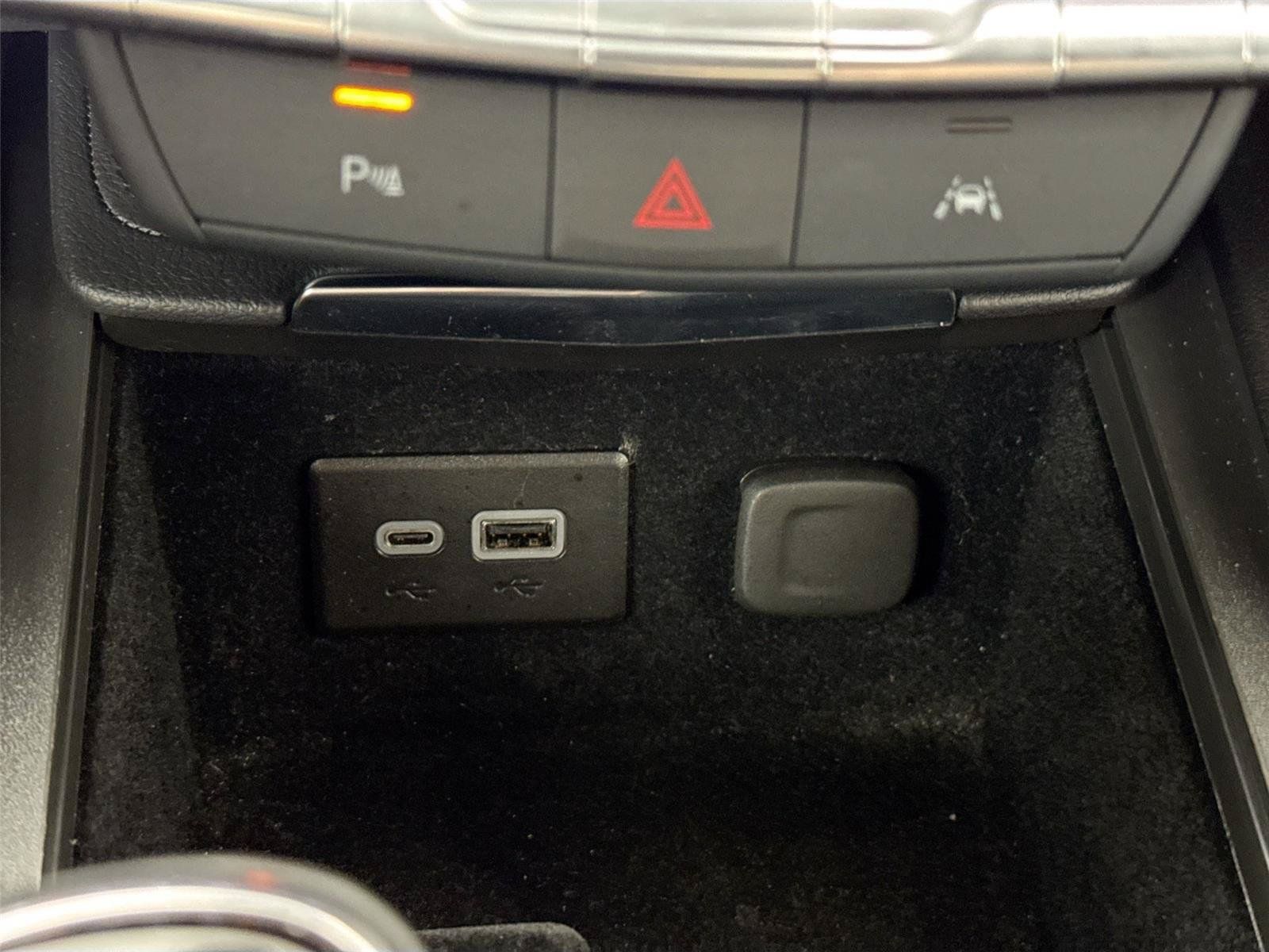 Used 2025 Cadillac XT4 Premium Luxury FWD image 25