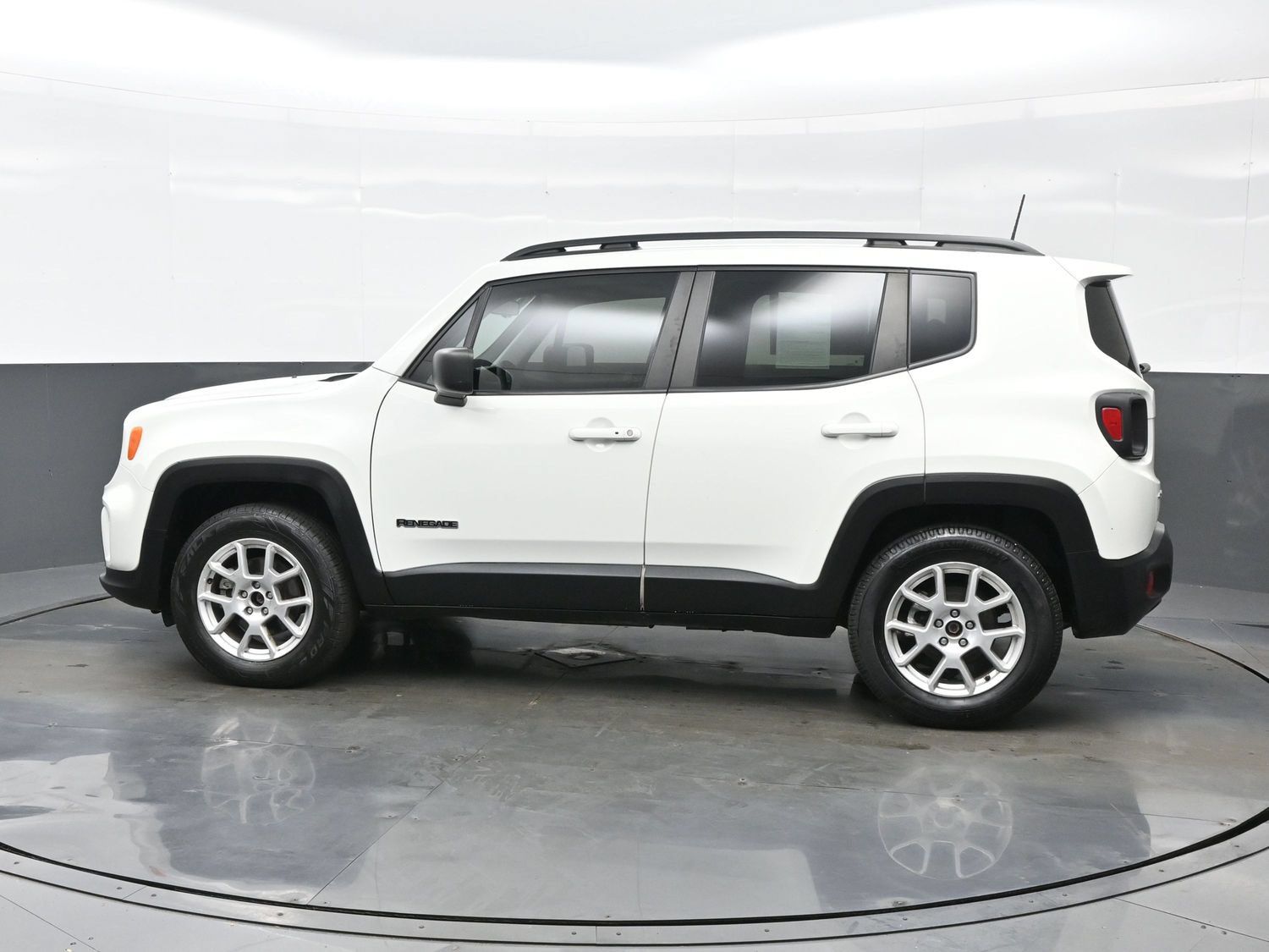 Used 2022 Jeep Renegade Latitude AWD/4WD image 4