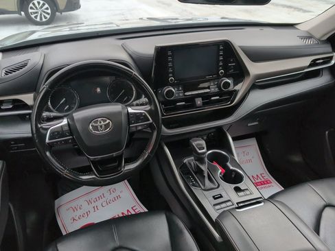 Used 2020 Toyota Highlander XLE image 16