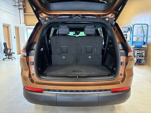 New 2026 Jeep Grand Cherokee L Limited w/ Limited Altitude Package AWD/4WD image 19
